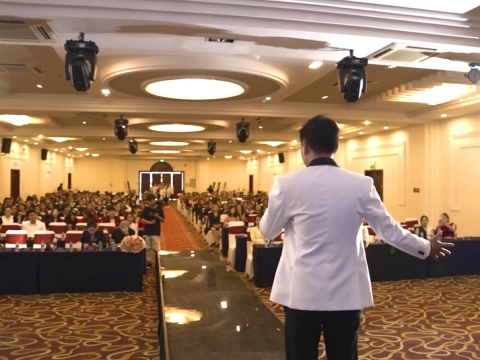 Sự Kiện Và Hội Nghị Lớn